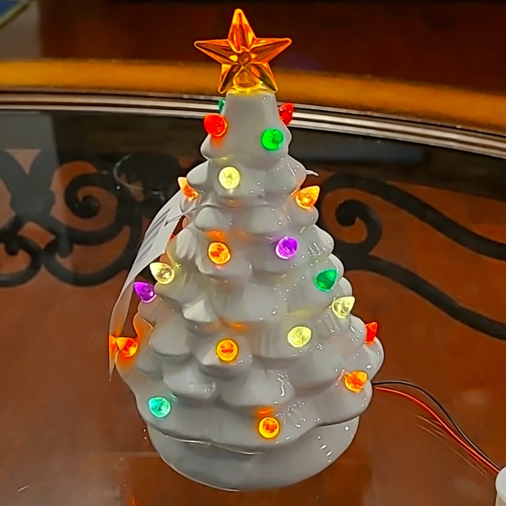 NEW WHITE CERAMIC LIGHTED CHRISTMAS TREE. 9 INCHES TALL
